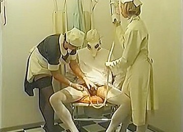 Медицинска сестра и пациент, Гумен костюм