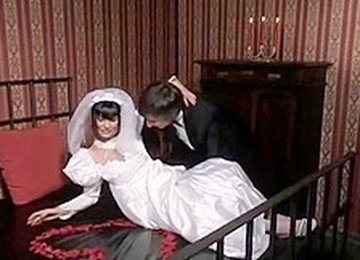 Felcsatolhatós Baszás, Esküvői Szex