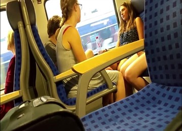 Sexo en el tren, Coño bajo la falda