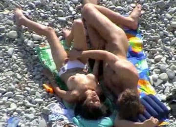 Ruchanie na Plaży, Porno Podglądane Kamerką